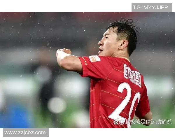 足球星途揭秘：从草根到巅峰的奋斗与荣耀之路